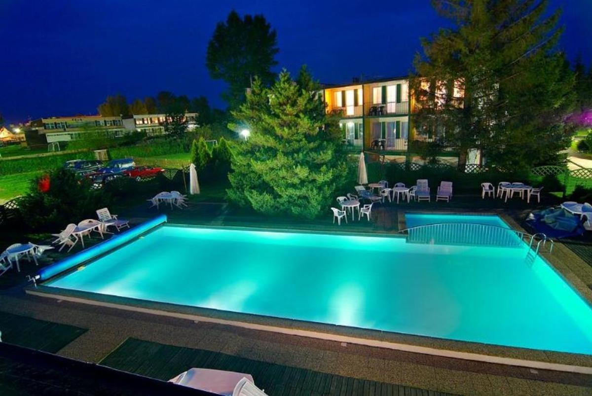 Egm-Lazy Hotel Exterior foto